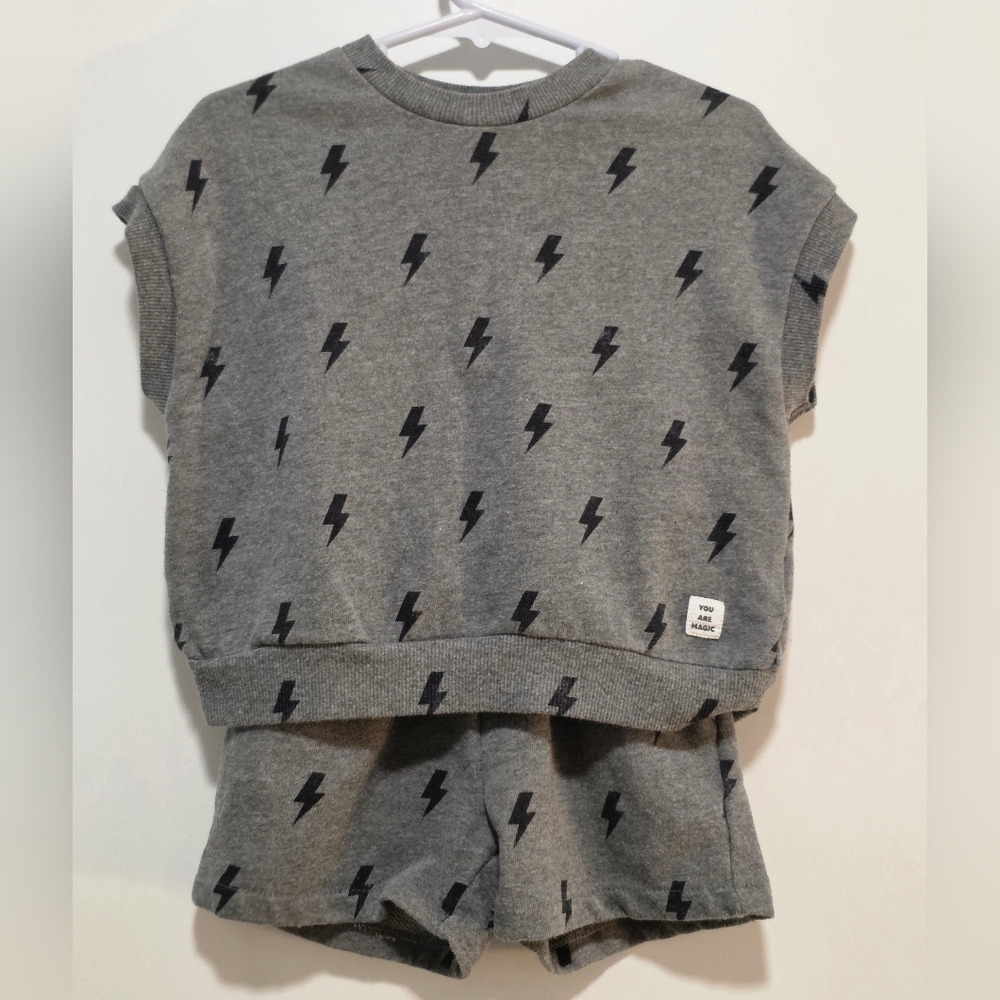 Gray Lightning Bolt Print Set